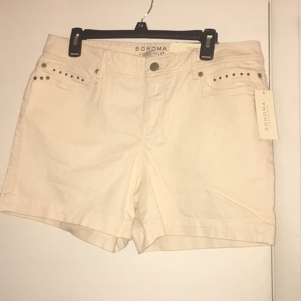 🎉REDUCED 🎉 NEW Shorts studded modern fit💙